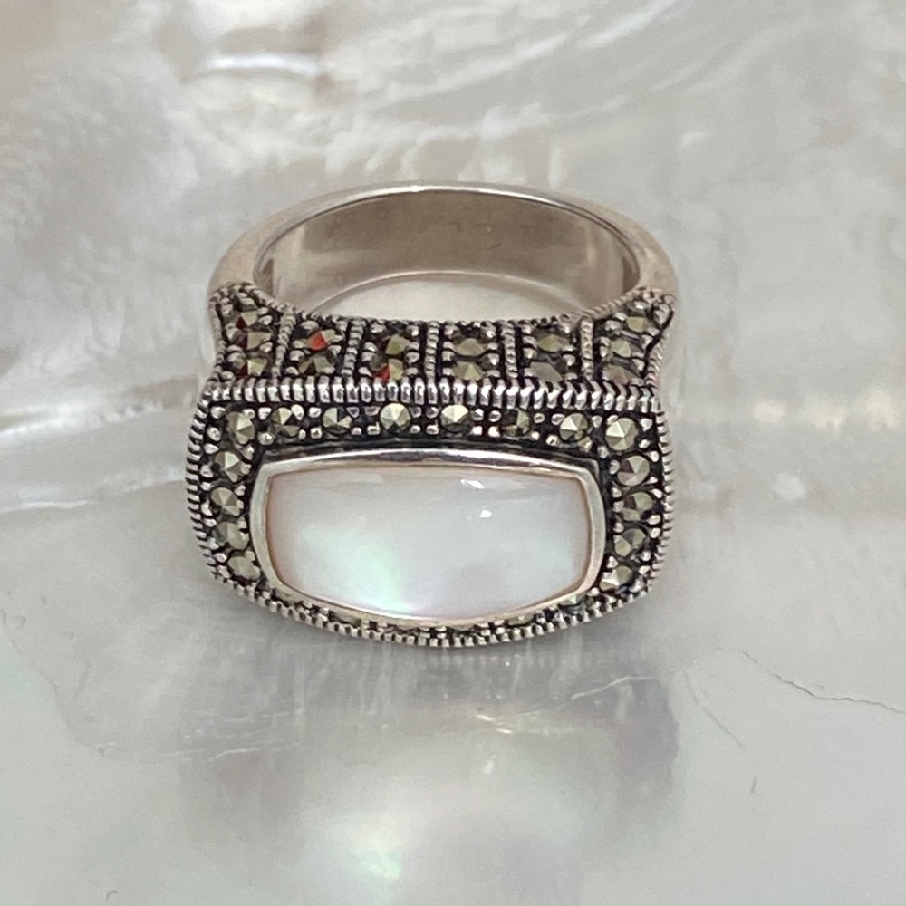 Mother of Pearl Ring SZ 7